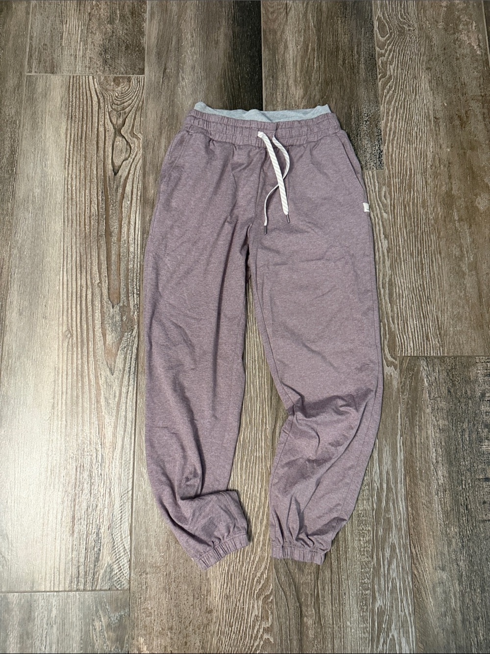 Vuori lavender joggers with peek a boo waist band detail and draw string size xs